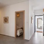Pounta ,2br W Shared Pool,fiora I