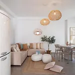 Pounta ,2br W Shared Pool,fiora I * Pounda
